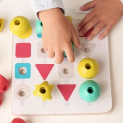 Activity pinchos formas colores eco