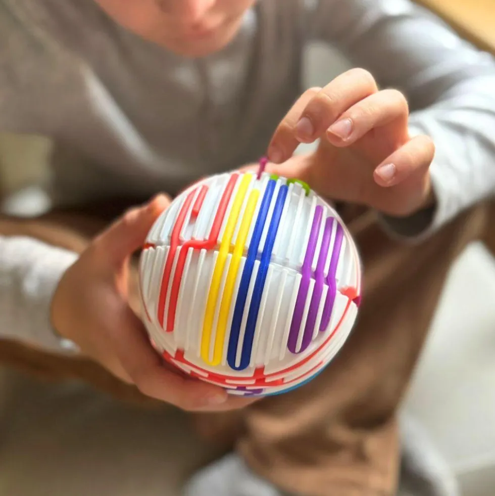Bola sensorial 11cm con cintas silicona colores