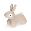 Hoppi conejo saltarín beige