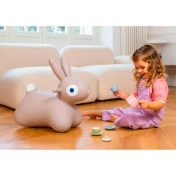 Hoppi conejo saltarín beige