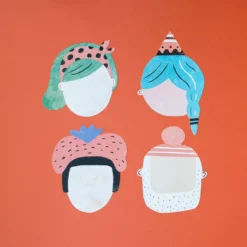 Make new friends crea guirnaldas de caras con pegatinas