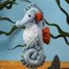 Peluche caballito de mar 29cm con texturas Histoire d´Ours