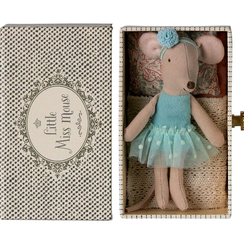 Ratita bailarina en sofá cama 11cm.