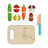 Set de verduras con tabla de cortar y cuchillo